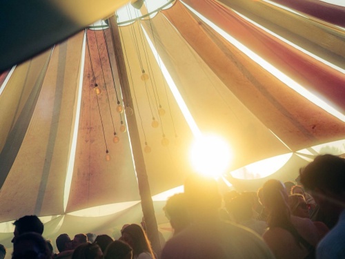 The Barefoot Stage is back.